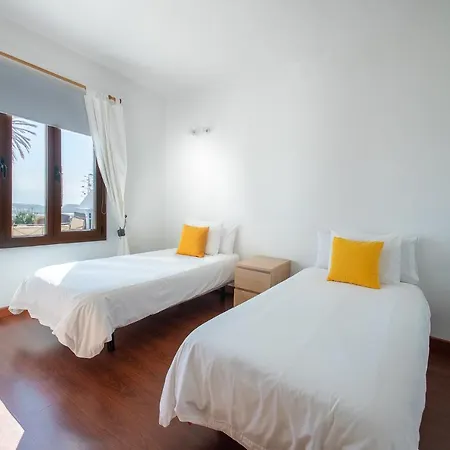 Villa Atlantis I *